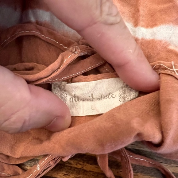 Altar’s State Top - Picture 6 of 6